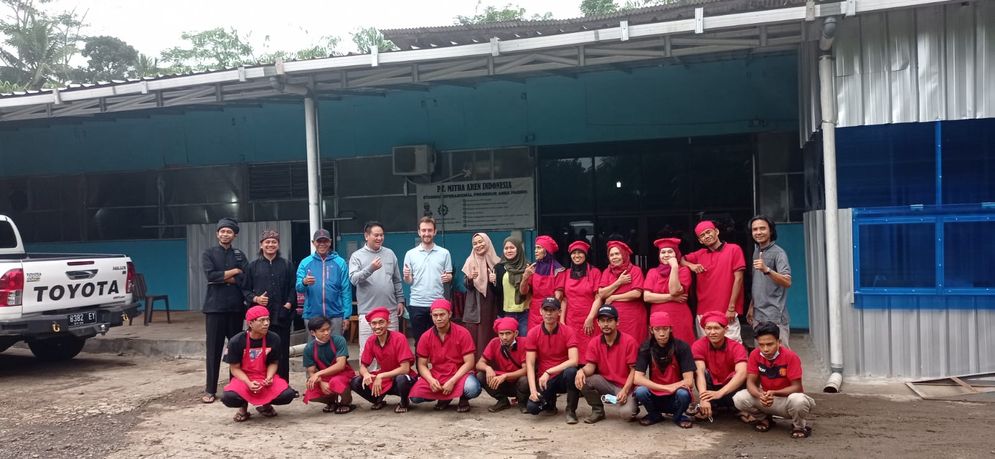 Pimpinan dan Karyawan PT Mitra Aren Indonesia bersama perwakilan petani menerima kunjungan Rabo Foundation wilayah Asia, di Sukabumi, Jawa Barat