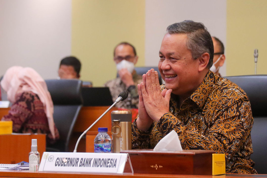 Gubernur Bank Indonesia, Perry Warjiyo saat mengikuti rapat kerja dengan Bandan Anggaran DPR RI di Komplek Parlemen Senayan, Jakarta, Selasa, 31 Mei 2022. Foto: Ismail Pohan/TrenAsia