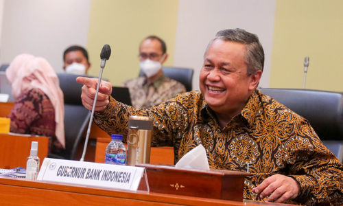 Gubernur Bank Indonesia, Perry Warjiyo saat mengikuti rapat kerja dengan Bandan Anggaran DPR RI di Komplek Parlemen Senayan, Jakarta, Selasa, 31 Mei 2022. Foto: Ismail Pohan/TrenAsia