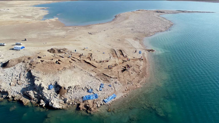 Sebuah kota kuno zaman Kekaisaran Mittani di Iraq yang sempat tenggelam hanya dapat diteliti saat air surut.