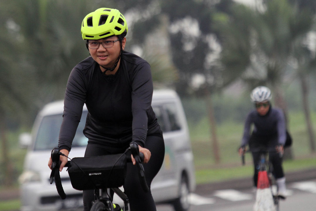 Para penggemar olahraga bersepada di kawasan Bintaro Tangerang Selatan. Foto : Panji Asmoro/TrenAsia