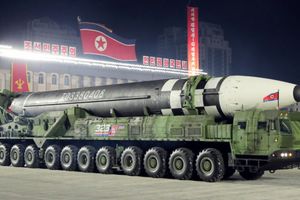 Korea Utara luncurkan delapan rudal balistik sekaligus dan dikhawatirkan akan kembali meningkatkan ketegangan dengan Korea Selatan.