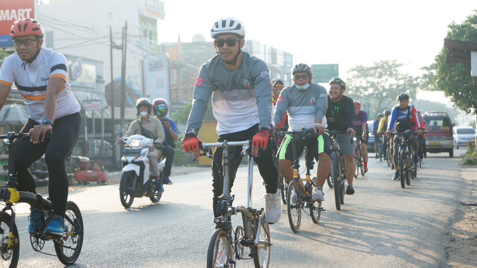 Peringati Hari Lingkungan Hidup Sedunia Pekerja Kilang Pertamina Plaju Konvoi Bersepeda