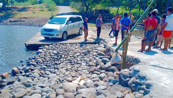 Sejumlah Oknum Di Lembor Selatan Diduga  Lakukan Pungli Setelah Memperbaiki Jalan Rusak Secara Swadaya