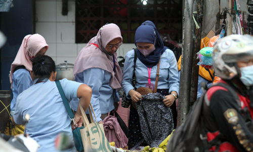 Ilustrasi Buruh Pabrik - Panji 4.jpg