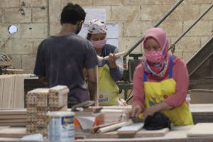 Ilustrasi Pekerja Pabrik - Panji 3.jpg