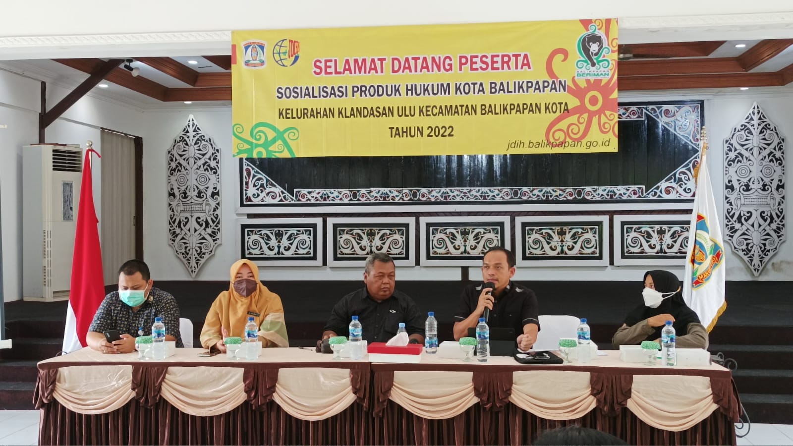 Iwan Wahyudi saat melaksanakan sosialisasi produk hukum Kota Balikpapan di Aula Rumah  Jabatan Wakil Wali Kota Balikpapan, Selasa (7/6/2022)