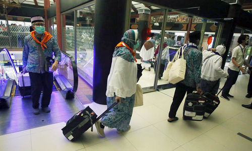 Keberangkatan jamaah haji kloter pertama dari Bandara Soekarno Hatta, Banten. Foto : Panji Asmoro/TrenAsia