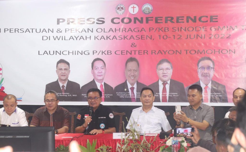 Komisi PKB Sinode GMIM bersam Panitia HAPSA menggelar Press Conference di Tomohon. (Foto:Istimewa)