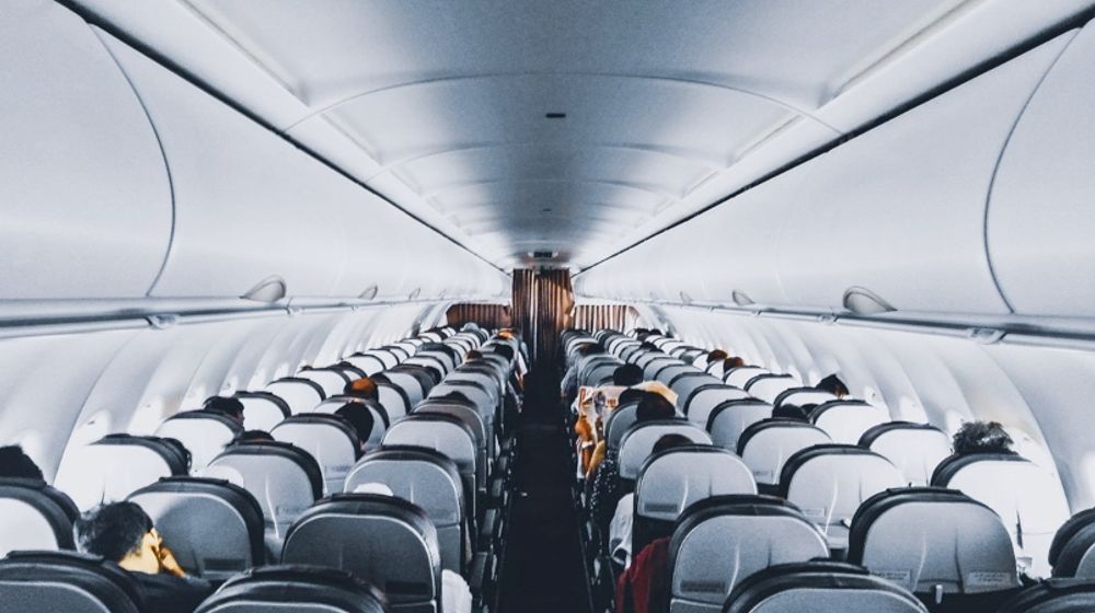 Ternyata Inilah yang Terjadi Saat Anda Menekan Tombol Flush di Toilet Pesawat