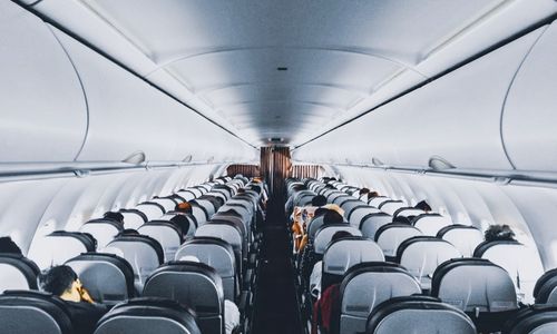 Ternyata Inilah yang Terjadi Saat Anda Menekan Tombol Flush di Toilet Pesawat