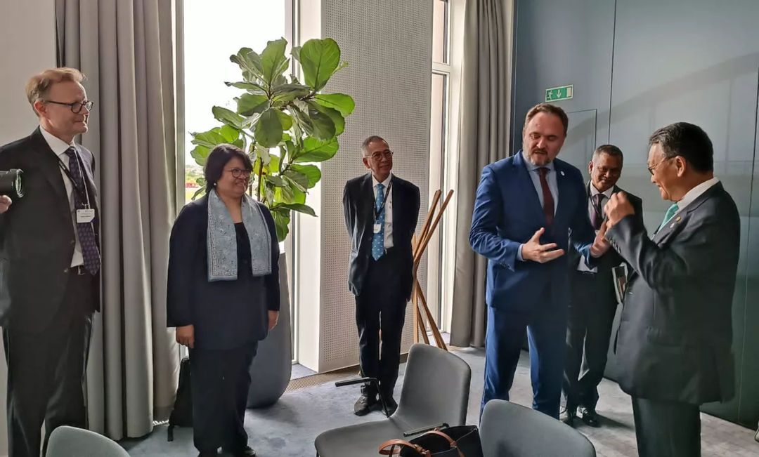 Menteri Energi dan Sumber Daya Mineral (ESDM) Arifin Tasrif bertemu dengan Minister of Energy, Climate, and Utilities Denmark, Dan Jorgensen, di sela-sela the 7th Annual Global Conference on Energy Efficiency di Sonderberg, Denmark, Kamis (9/6) 