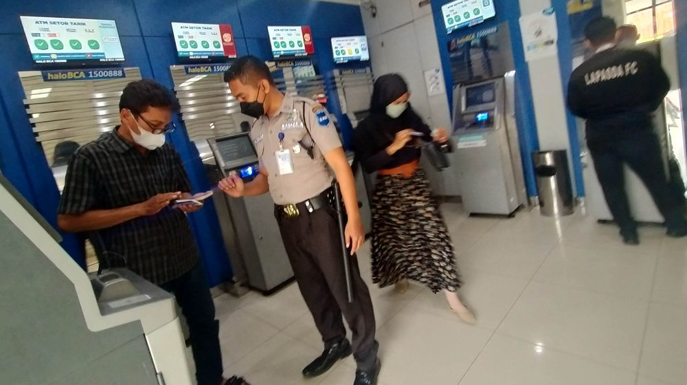 Pelayanan BCA - Panji 1.jpg