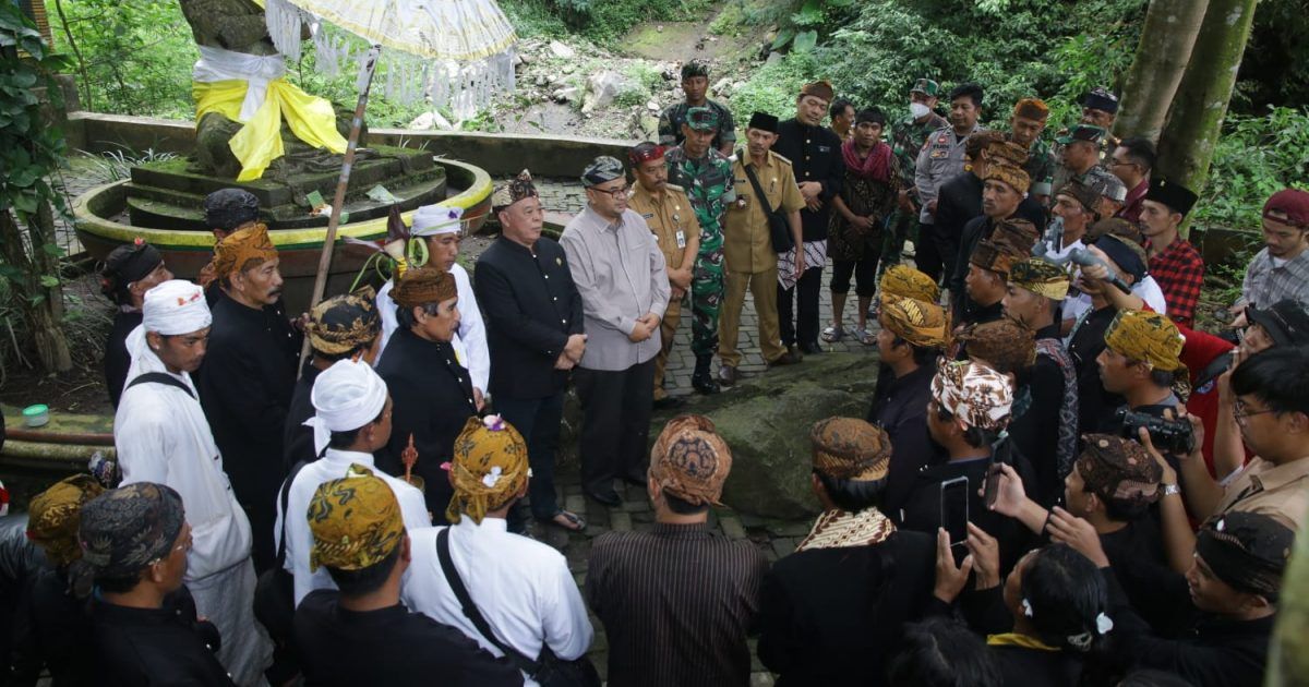 Ritual Pengambilan Air Suci Awali Peringatan Yadnya Kasada Warga ...