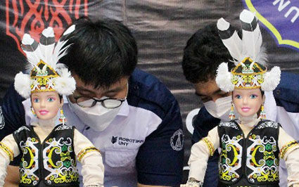 Bawakan Tari dari Kalimantan Timur, Robot UNY Sabet Juara 2 KRI