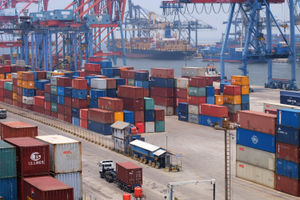 Ilustrasi Neraca Perdagangan-6.jpg