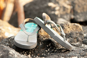 Larangan Penggunaan Sandal Jepit Saat Naik Motor, Benarkah Berbahaya untuk Keselamatan Pengendara?