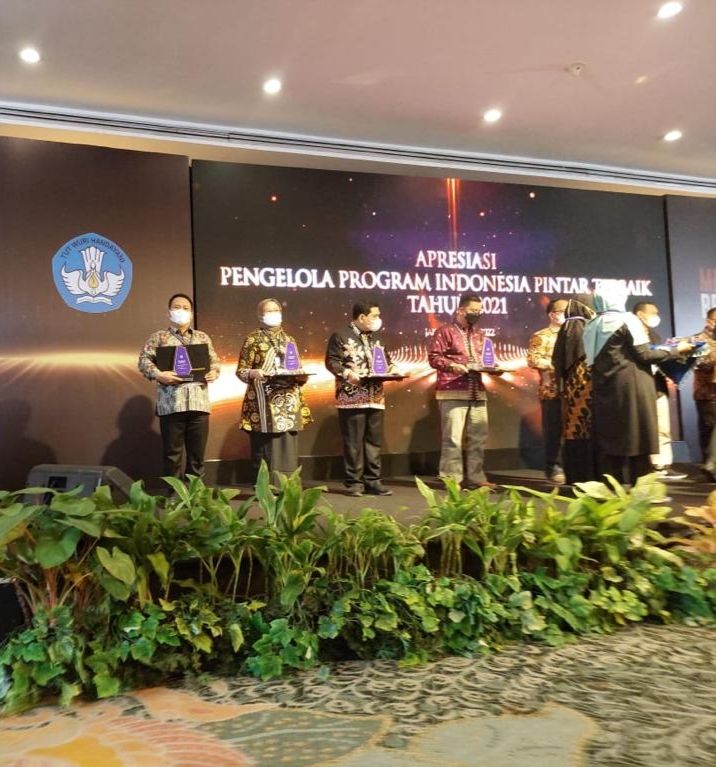 Unila Raih Penghargaan Terbaik Ketiga Program Indonesia Pintar