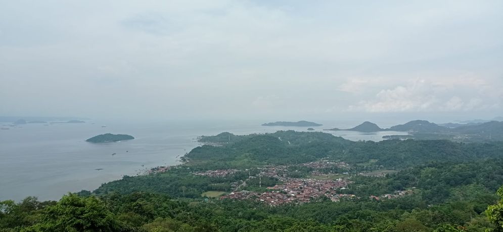 Teluk Lampung dilihat dari Muncak Teropong Laut