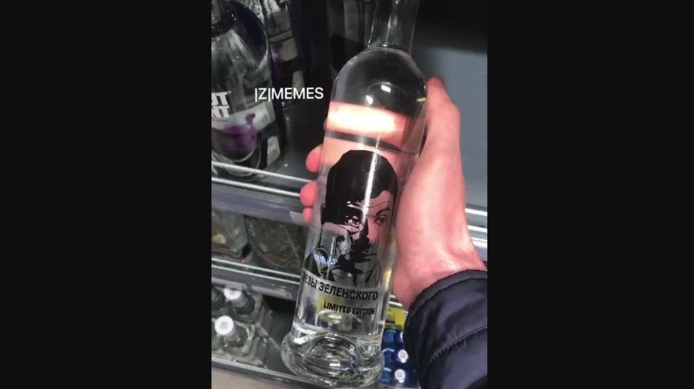 Bentuk Sindiran Terhadap Ukraina, Supermarket di Moskow Menjual Botol Minuman “Air Mata Zelensky”.