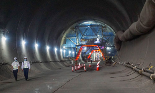Pekerja beraktivitas di proyek Tunnel 2 Kereta Cepat Jakarta-Bandung di kawasan Purwakarta, Jawa Barat, Selasa, 21 April 2022. Foto: Ismail Pohan/TrenAsia