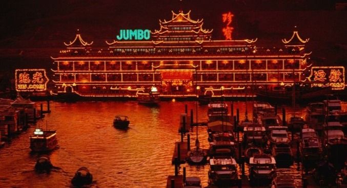 Meskipun sudah tutup sejak awal pandemi, restoran ikonis di Hong Kong, Jumbo, karam saat akan dipindahkan.
