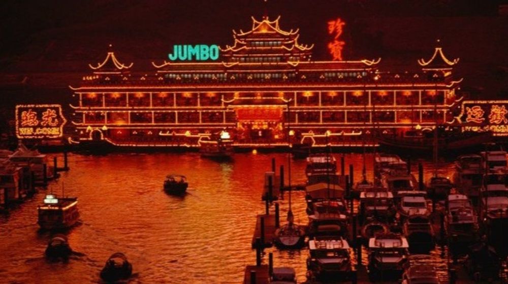 Meskipun sudah tutup sejak awal pandemi, restoran ikonis di Hong Kong, Jumbo, karam saat akan dipindahkan.