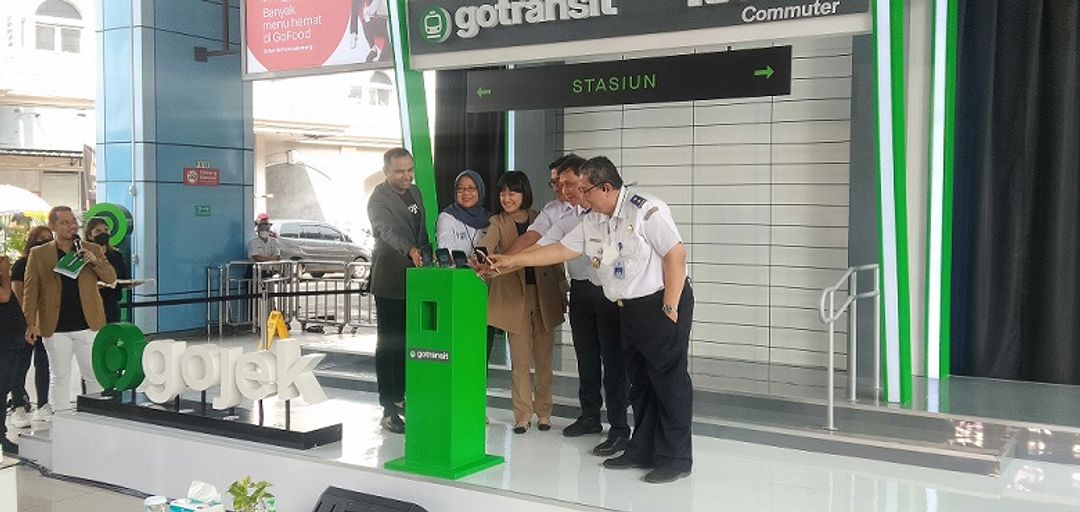 Peresmian kerja sama Gojek dan KCI dalam peluncuran fitur pembelian tiket KRL via GoTransit. Foto: TrenAsia.com/Idham Nur Indrajaya 