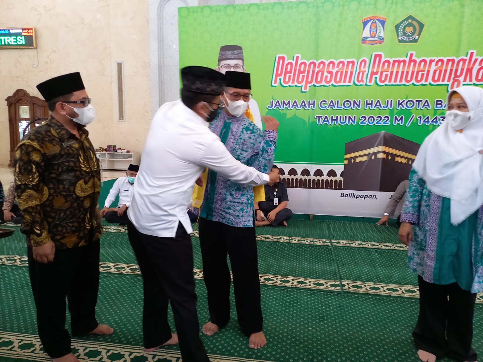 Secara simbolis Para calon jemaah haji asal Balikpapan dilepas Wali Kota Balikpapan, Rahmad Mas'ud pada Rabu (22/6/2022)