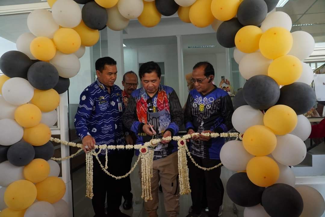 Ibnu Sina meresmikan Puskesmas Sungai Andai yang merupakan terbesar di Kota Banjarmasin.