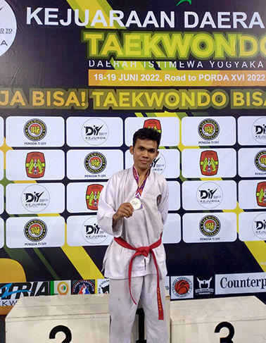 Lewat Taekwondo, Dua Mahasiswa Bawa Nama UMBY Berkibar di Kejurda 2022