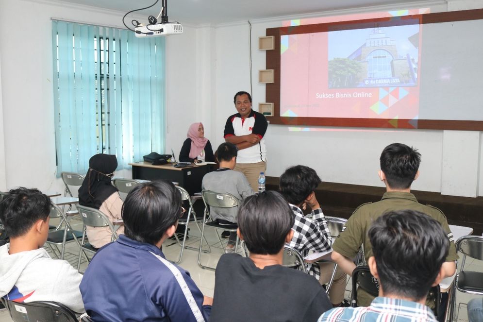 Prodi Bisnis Digital IIB Darmajaya berkolaborasi dengan Indonesian Marketing Association (IMA) Chapter Lampung.