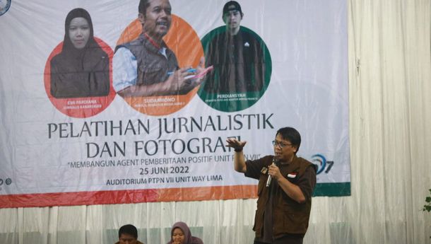 PTPN VII Unit Way Lima bersama FKPPIB Gali Bakat Jurnalistik Pemuda Desa