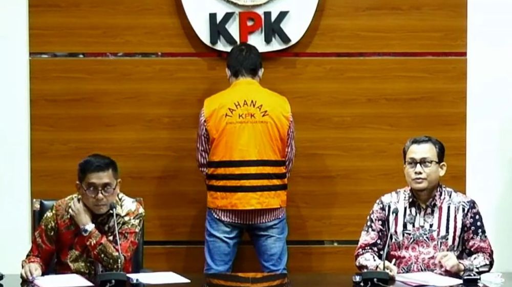 Penahanan tersangka LMRE oleh KPK.jpeg