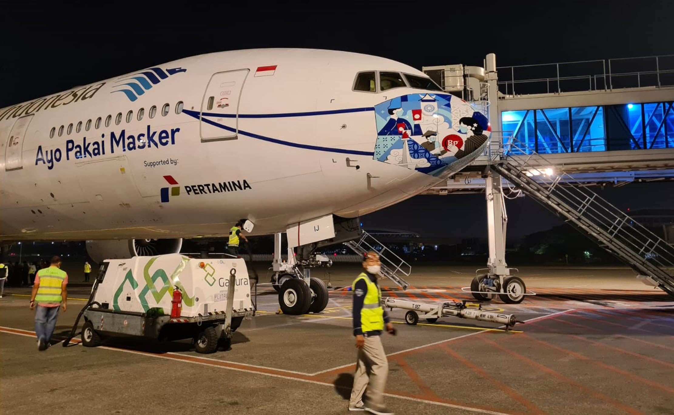 Nampak pesawat Garuda terparkir di apron Terminal 3 Bandara Soekarno Hatta Tangerang. Foto : Panji Asmoro/TrenAsia