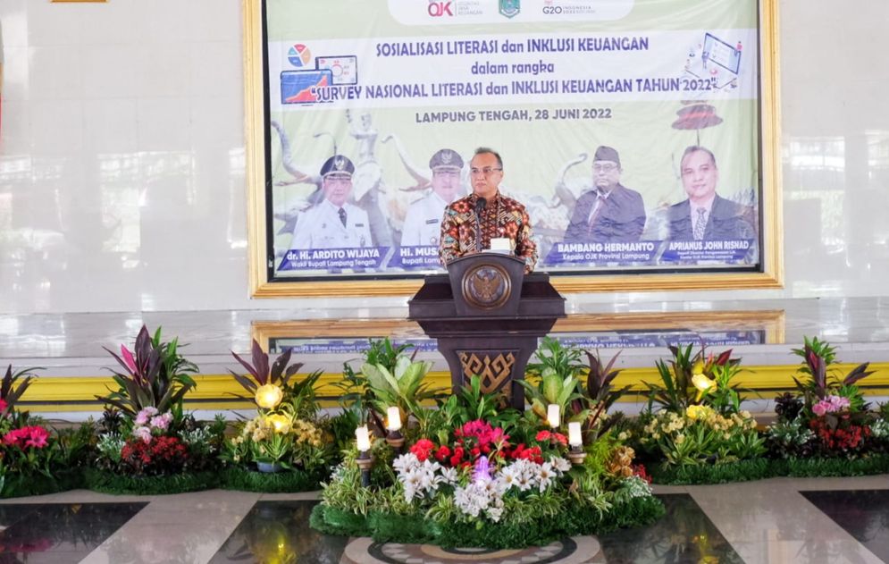 Deputi Direktur Pengawasan Lembaga Jasa Keuangan, Kantor OJK Provinsi Lampung, Aprianus John Risnad.
