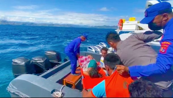  Dirujuk ke Puskesmas Kota Labuan Bajo, Seorang Ibu dari Pulau Mesa  Melahirkan di Atas Kapal Patroli Polairud