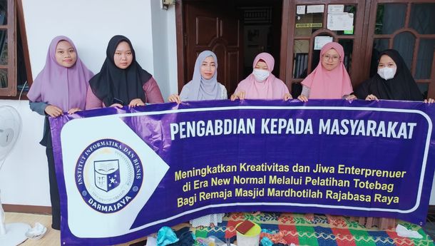 Dosen IIB Darmajaya Program Pengabdian Masyarakat untuk Anggota Risma Masjid Mardotilah Rajabasa