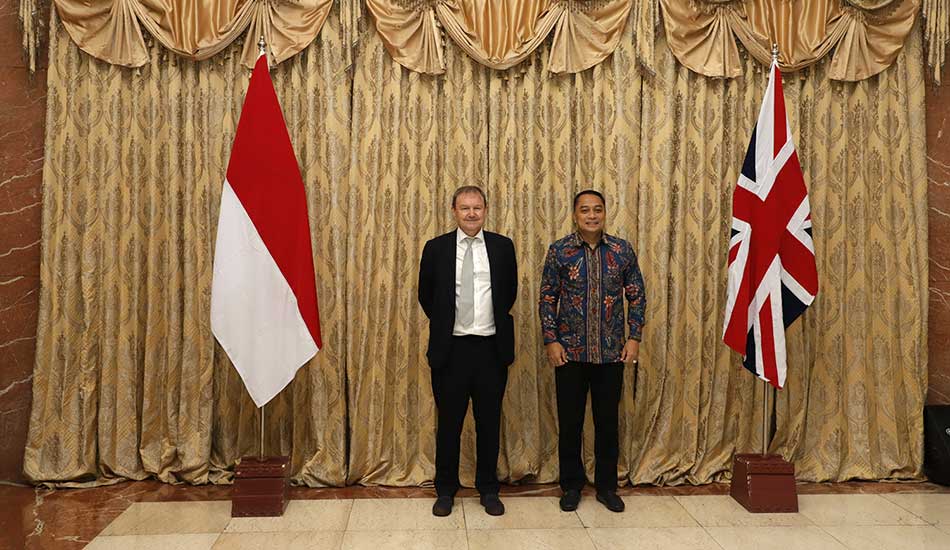 Wali Kota Surabaya Eri Cahyadi dan Dubes Inggris Rob Fenn 