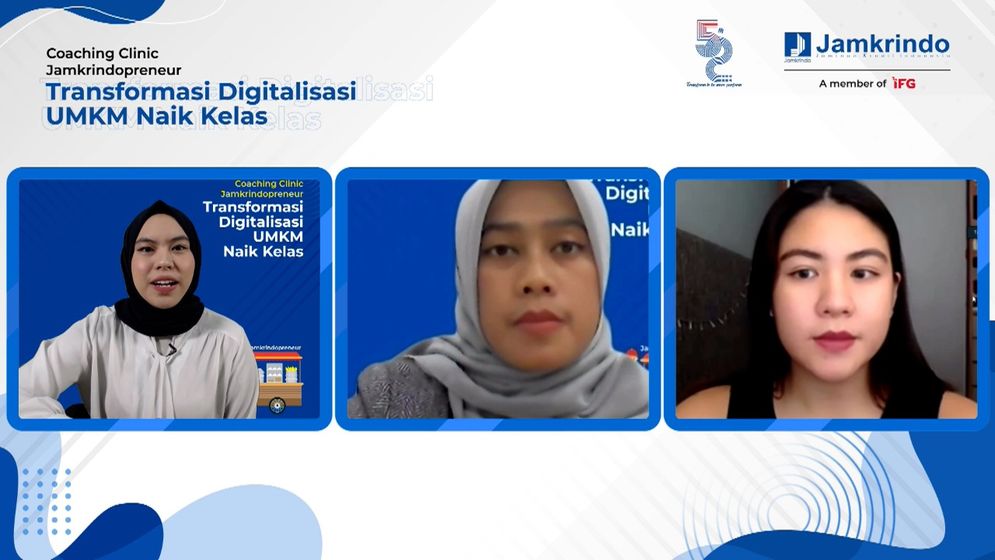 Kepala Bagian Pemberdayaan UMKM dan Lingkungan Jamkrindo Nenden Kania Puji Asri (tengah) serta Brand Strategist dan Content Creator Agatha Oktavina (kanan) memberikan materi pelatihan tentang pemanfaatan platform digital kepada pelaku UMKM dalam Coaching Clinic Jamkrindopreneur dengan tema “Transformasi Digitalisasi UMKM Naik Kelas” yang dilaksanakan secara virtual pada Selasa (28/06/2022).