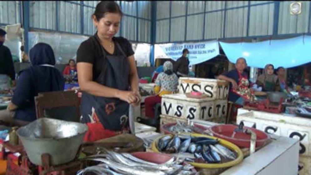 Bu Peni pedagang ikan.jpg