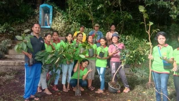 Peduli Alam Ciptaan, Umat Paroki St Paulus Mano Menanam Pohon di Hutan Pong Dode