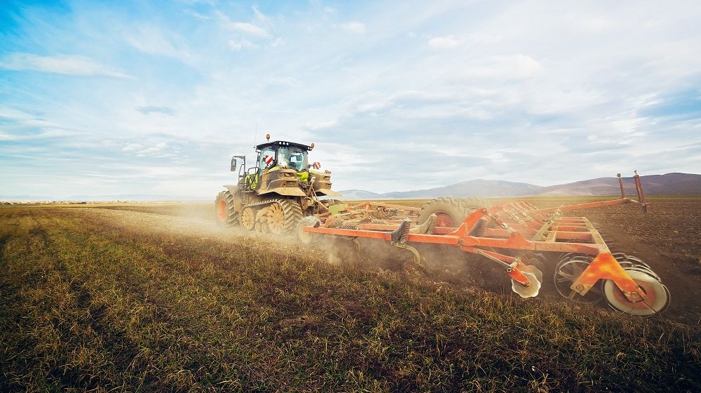 Alat penggembur tanah modern