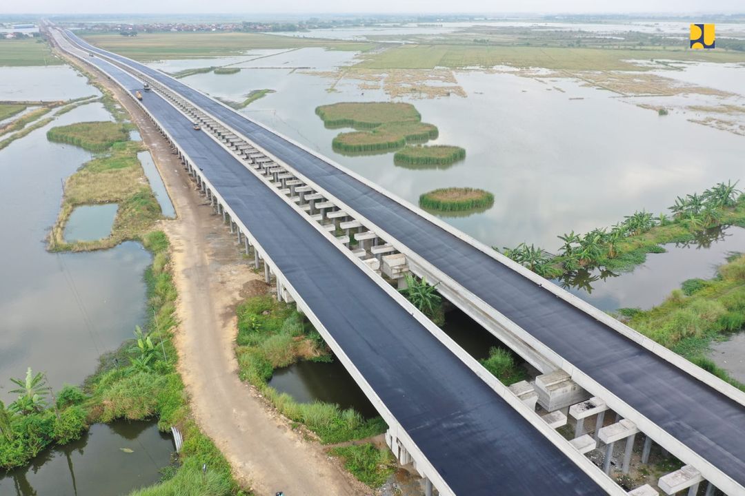 tanggul laut jalan tol semarang - demak.jpg