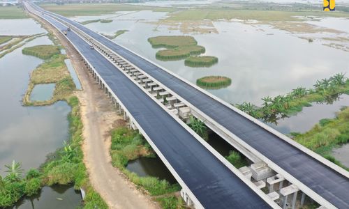 tanggul laut jalan tol semarang - demak.jpg
