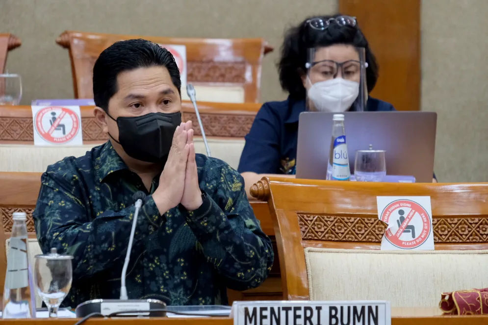 Menteri BUMN Erick Thohir mengikuti rapat kerja dengan Komisi VI DPR di Kompleks Parlemen, Senayan, Jakarta, Senin, 30 Agustus 2021