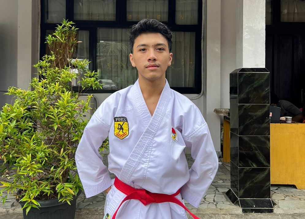 Ahmad Nur Hakim Amrullah, mahasiswa Prodi Manajemen. Dia berhasil meraih Juara 2, Kelas Kata Senior Putra, pada Kejuaraan Daerah (Kejurda) Karate INKAI Kartikatama yang digelar di SMK Kartikatama Kota Metro, 2-3 Juli 2022.