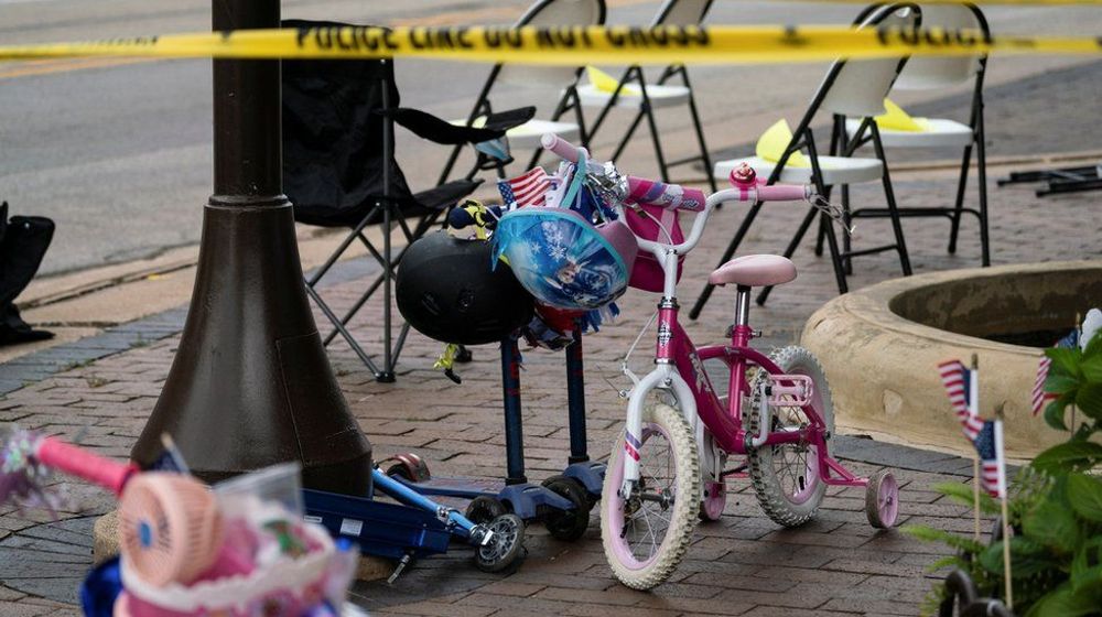 Tragedi penembakan kembali terjadi di AS, kali ini saat perayaan 4th of July atau hari kemerdekaan di Illinois.