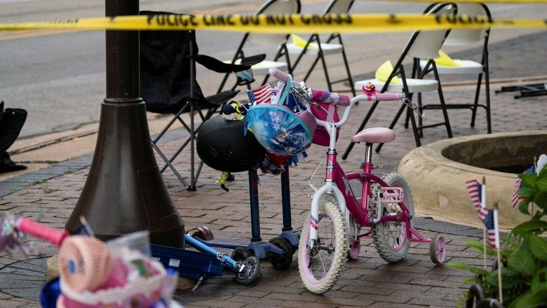 Tragedi penembakan kembali terjadi di AS, kali ini saat perayaan 4th of July atau hari kemerdekaan di Illinois.