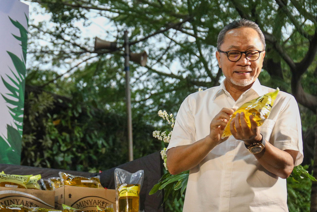 Menteri Perdagangan Zulkifli Hasan saat peluncuran minyak goreng kemasan rakyat (MinyaKita) di kantor Kementerian Perdagangan, Jakarta, Rabu, 6 Juli 2022. Foto: Ismail Pohan/TrenAsia